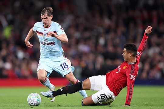 Casemiro rực sáng giúp Man United hạ Brentford 2-1, áp sát tấm vé Champions League