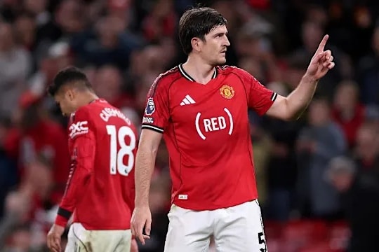 Manchester United thắng Brentford 2-1: Harry Maguire rực sáng đưa Quỷ đỏ sát cửa Champions League