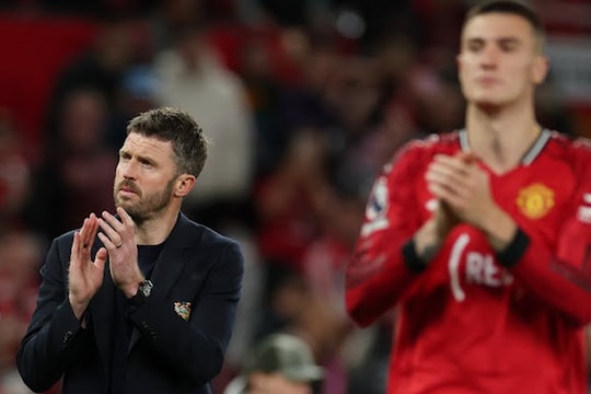 Michael Carrick chứng minh năng lực cầm quân, đưa MU tiến sát tấm vé Champions League