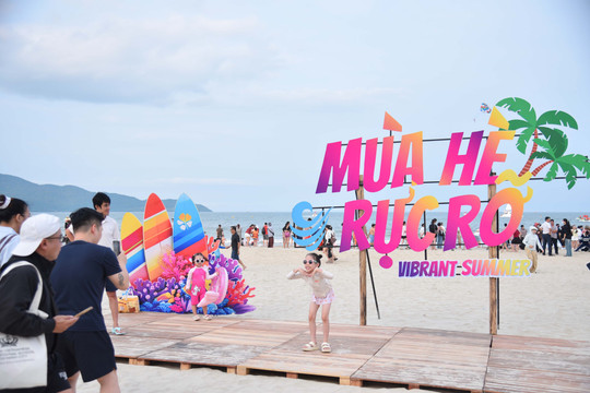Da Nang promotes its beach tourism appeal