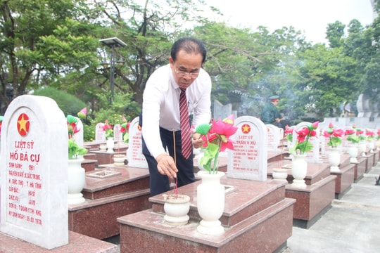 Lãnh đạo thành phố Đà Nẵng dâng hương tưởng nhớ các anh hùng liệt sĩ tại Quảng Trị