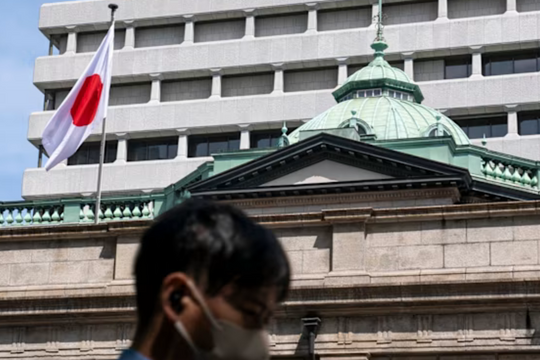 BOJ giữ nguyên lãi suất 0,75% và nâng mạnh dự báo lạm phát lên 2,8%