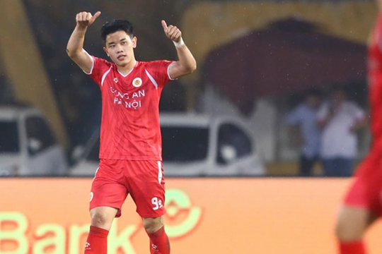 Tiền đạo Đình Bắc lọt tầm ngắm CLB Vissel Kobe sau chuỗi phong độ bùng nổ