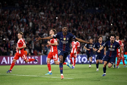 PSG 5-4 Bayern Munich: Sai lầm hàng thủ và sự phung phí khiến Vincent Kompany ôm hận