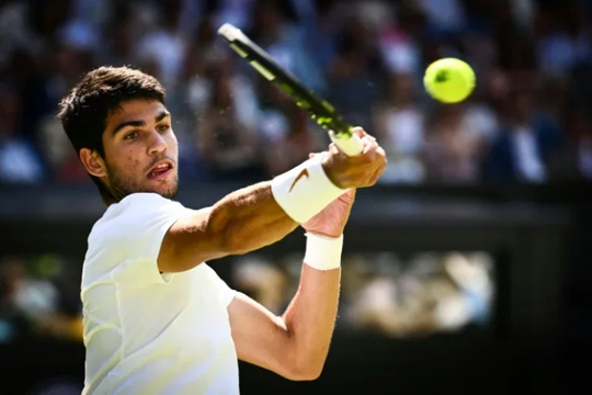 Carlos Alcaraz đối mặt nguy cơ lỡ hẹn Wimbledon 2026 do chấn thương cổ tay phức tạp