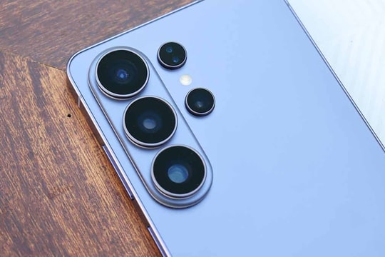 Samsung Galaxy S27 dự kiến thay đổi thiết kế camera và tích hợp chuẩn sạc Qi2