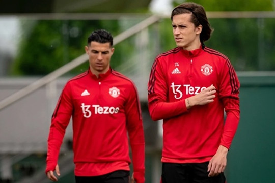 Alvaro Carreras và kế hoạch vá lỗ hổng cánh trái của Manchester United trước sự cạnh tranh từ Arsenal