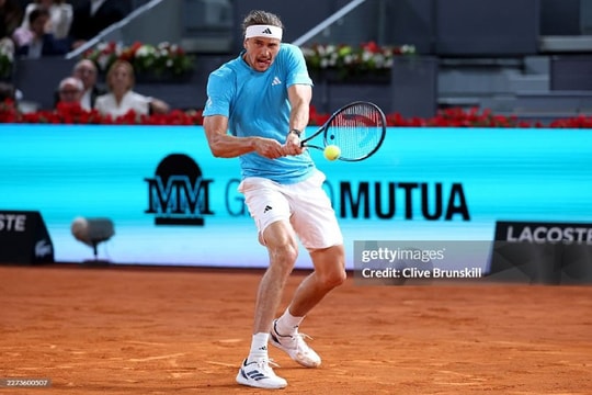 Zverev đánh bại Mensik sau 3 set kịch tính để vào tứ kết Madrid Open