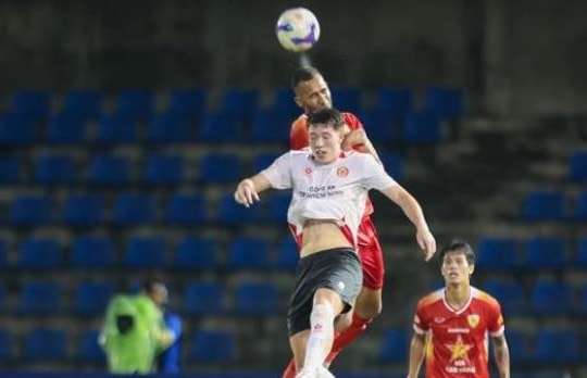 Lee Williams: Tiền đạo Việt kiều Anh 1m90 gây sốt tại V.League 2025/26