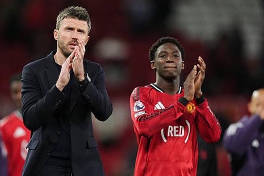 Kobbie Mainoo gia hạn đến năm 2031: Michael Carrick hồi sinh trái tim của Man Utd