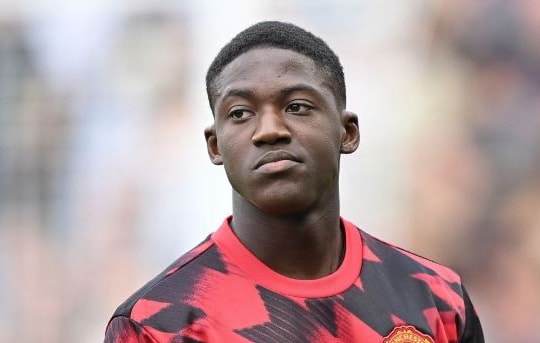 Kobbie Mainoo và cuộc lột xác ngoạn mục: Từ tài năng trẻ đến linh hồn tuyến giữa Man Utd