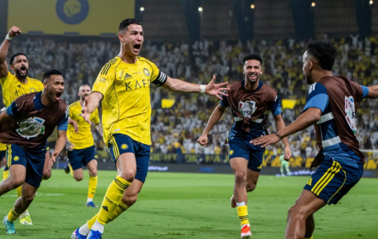Ronaldo rực sáng giúp Al Nassr đánh bại Al Ahli 2-0 để bứt phá ngôi đầu