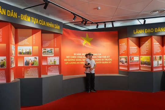 Nhiều trải nghiệm đặc sắc tại triển lãm “80 năm An ninh nhân dân - Lá chắn bình yên”