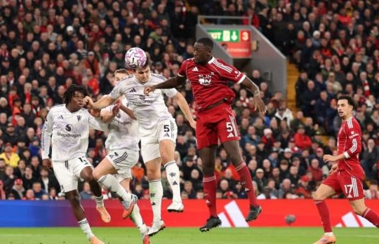 Manchester United vs Liverpool: Đại chiến tại Old Trafford vì tấm vé Champions League
