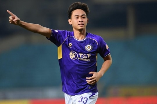 Trung vệ 20 tuổi Nguyễn Anh Tiệp gây sốt với 2 bàn sau 4 trận cho Hà Nội FC