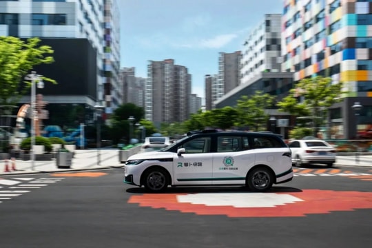 Trung Quốc dừng cấp phép taxi tự lái sau sự cố Apollo Go tại Vũ Hán