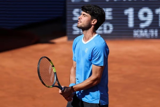 Carlos Alcaraz nghi dính chấn thương do chơi golf và tin buồn từ Kei Nishikori