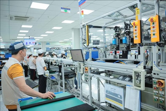 Kinh tế 4 tháng: Sự chuyển động rõ nét từ sản xuất và đầu tư