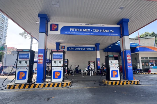 Giá xăng dầu hôm nay 3/5/2026: Bảng giá xăng dầu tại Petrolimex, PVOIL Mipec, GIANGNAMPETROL tại Đà Nẵng
