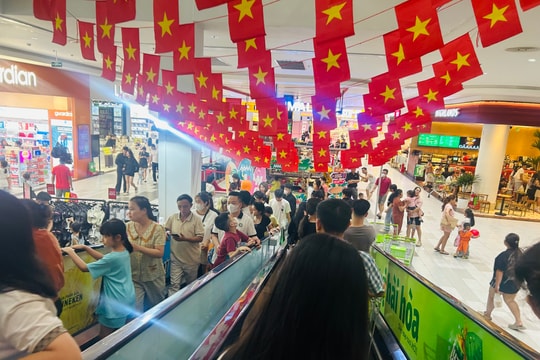 Nhộn nhịp thị trường hàng hóa