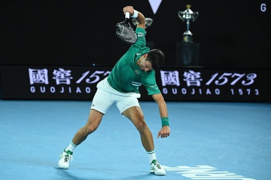 Đập vợt trong tennis: Đằng sau những cơn thịnh nộ và nghệ thuật giải tỏa áp lực