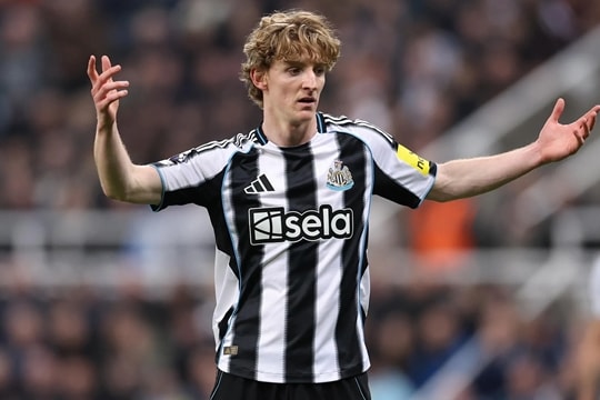 Bayern Munich theo đuổi Anthony Gordon, Liverpool nhắm Bradley Barcola thay Mohamed Salah