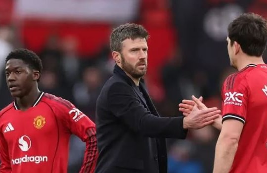 Michael Carrick hồi sinh Manchester United nhờ nghệ thuật kiểm soát hai vòng cấm