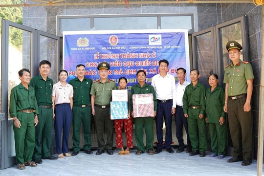 Bàn giao nhà ở cho hội viên cựu chiến binh