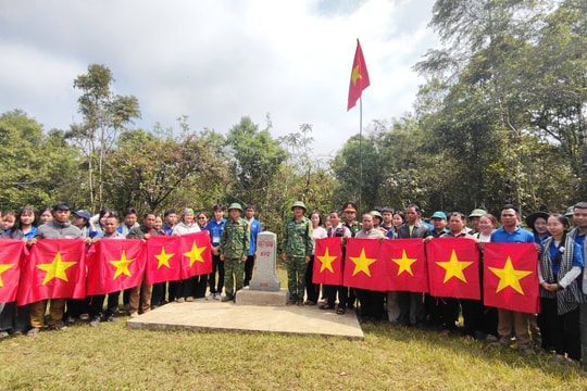 Viết tiếp tình yêu Tổ quốc nơi vùng “phên dậu”