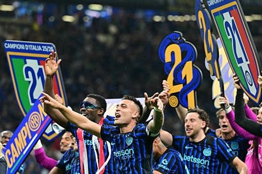 Inter Milan đánh bại Parma 2-0 để chính thức giành Scudetto thứ 21 lịch sử