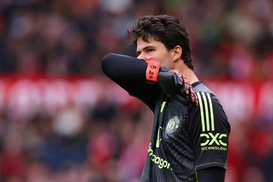 Michael Carrick đưa Man Utd trở lại Champions League sau chiến thắng kịch tính trước Liverpool