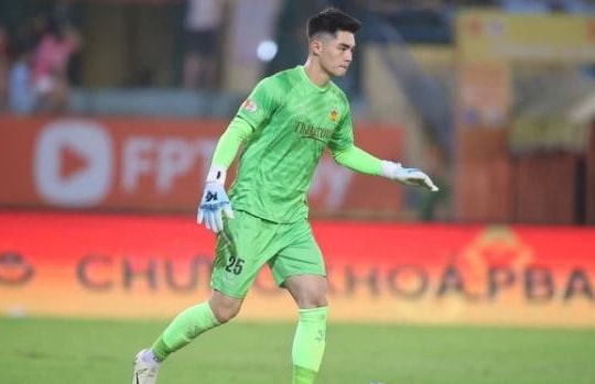 Trần Trung Kiên và HAGL vượt khó tại Vinh sau pha bỏ lỡ lịch sử của Carlos Fortes