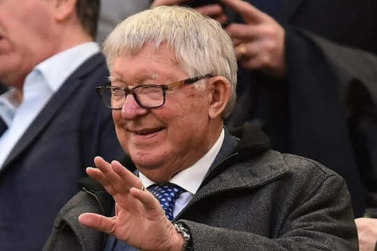 Michael Carrick thừa nhận bị sốc vì tin Sir Alex nhập viện sau trận thắng Liverpool 3-2