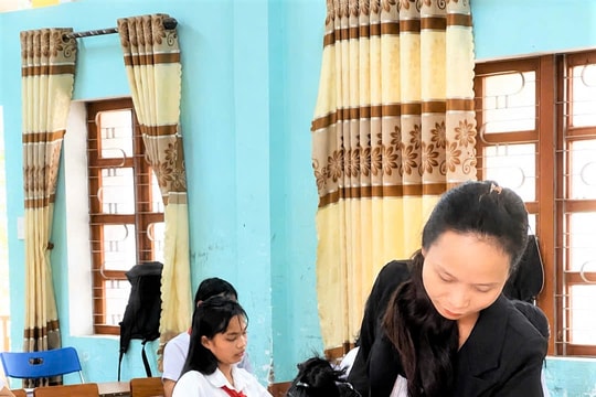 Học trò miền núi nỗ lực ôn thi lớp 10