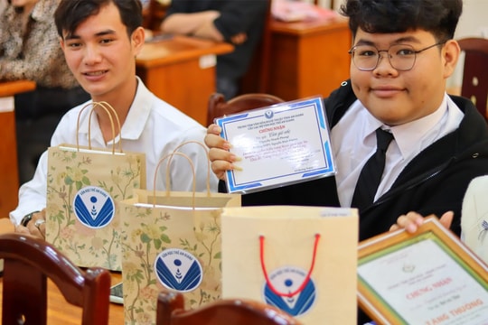 “Nhịp thở phù sa" của văn chương trẻ