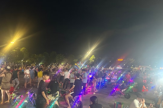 Cẩn trọng với xe điện chạy trong công viên