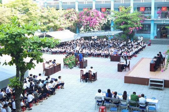 Tổ chức phiên tòa giả định tuyên truyền phòng chống bạo lực học đường