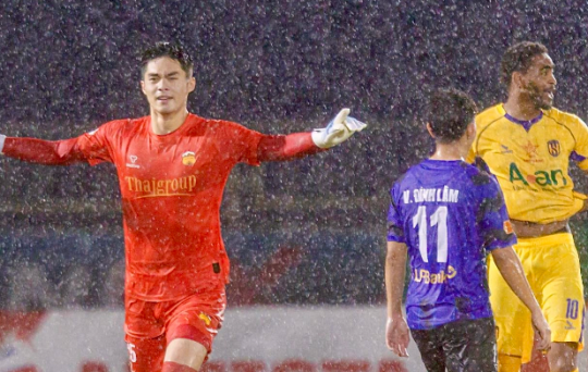 HAGL và bước ngoặt trụ hạng V-League: Hàng thủ khổng lồ cùng quyền tự quyết