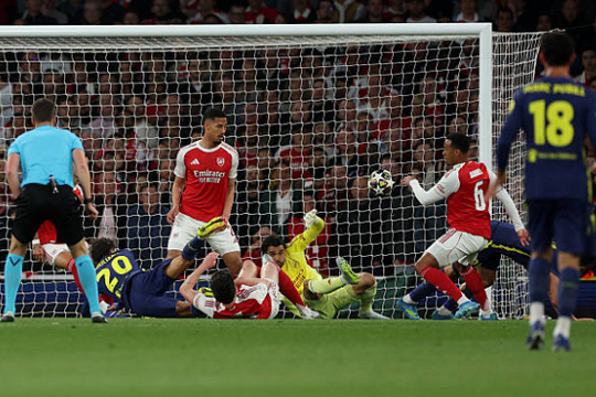 Đôi tay vàng của David Raya đưa Arsenal vào chung kết Champions League sau 20 năm