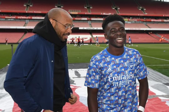 Thierry Henry nhắn nhủ Bukayo Saka: Đưa Arsenal từ vị thế bất bại trở thành bất tử