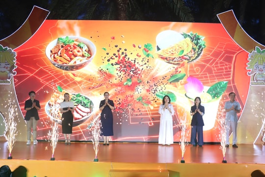 Lần đầu tiên diễu hành “Gánh vị Đà Nẵng” tại lễ hội Food Tour Đà Nẵng 2026