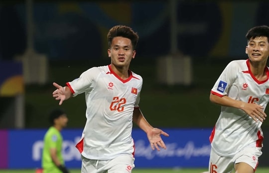 U17 Việt Nam thắng kịch tính Yemen 1-0: "Siêu dự bị" Quang Hưng tỏa sáng phút 77