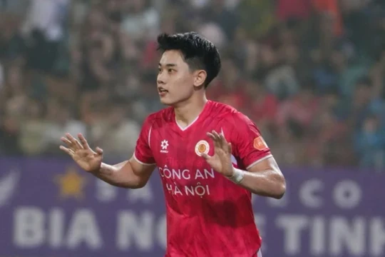 10 cầu thủ bị treo giò tại V-League và chiến thắng kịch tính của U17 Việt Nam