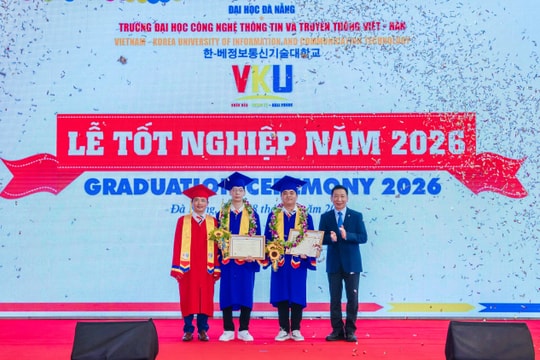 Trường Đại học Công nghệ Thông tin và Truyền thông Việt - Hàn trao bằng tốt nghiệp cho gần 450 tân cử nhân, kỹ sư