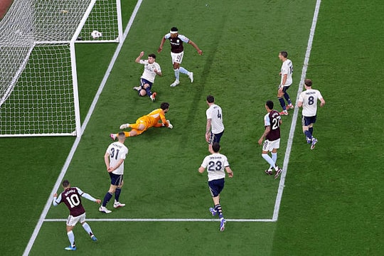 Nottingham Forest thảm bại 0-4 trước Aston Villa: Cơn ác mộng chấn thương dập tắt giấc mơ