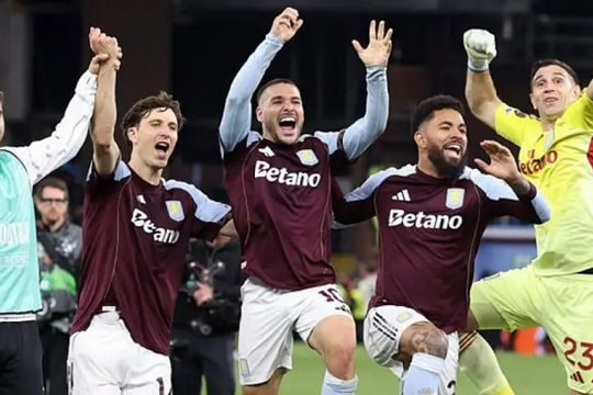 Aston Villa vùi dập Nottingham Forest, áp sát danh hiệu lớn sau 30 năm chờ đợi