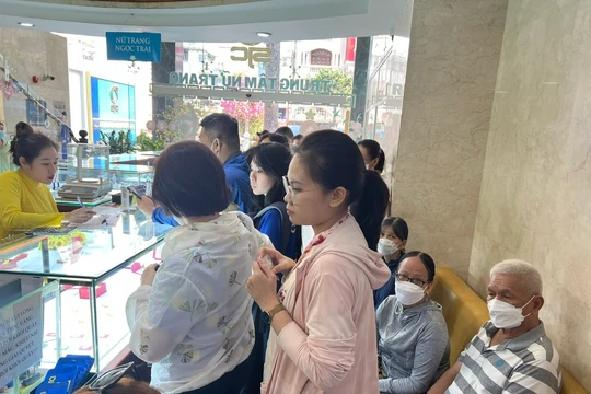 Giá vàng hôm nay 11/5/2026: Giá vàng SJC, nhẫn 9999 và vàng thế giới đầu tuần