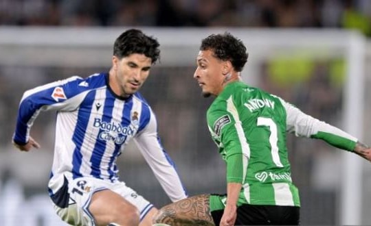 Real Sociedad ngược dòng cầm hòa Real Betis 2-2: Kịch tính phút bù giờ tại Anoeta