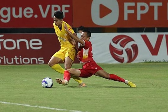 Nghịch lý V.League: PVF-CAND chi 8 tỷ đồng để trụ hạng, đắt hơn cả tiền thưởng vô địch