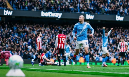 Man City thắng Brentford 3-0: Jeremy Doku tỏa sáng, áp sát ngôi đầu của Arsenal